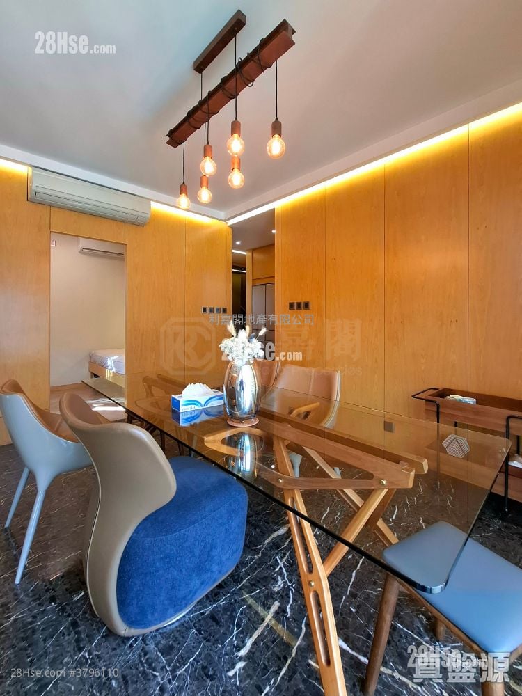 Tung Chung Crescent Sell 3 Bedrooms , 3 Bathrooms 1,202 ft²