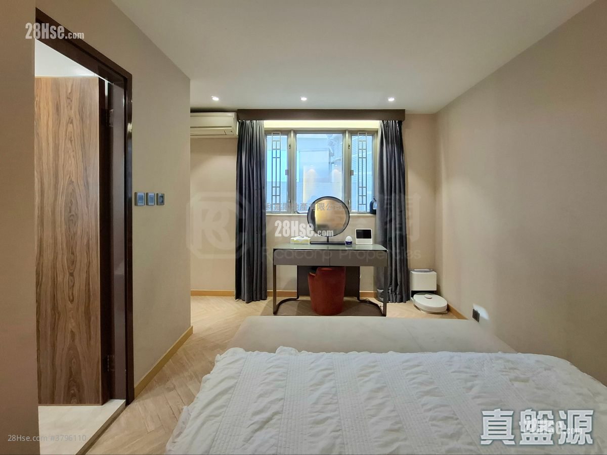 Tung Chung Crescent Sell 3 Bedrooms , 3 Bathrooms 1,202 ft²