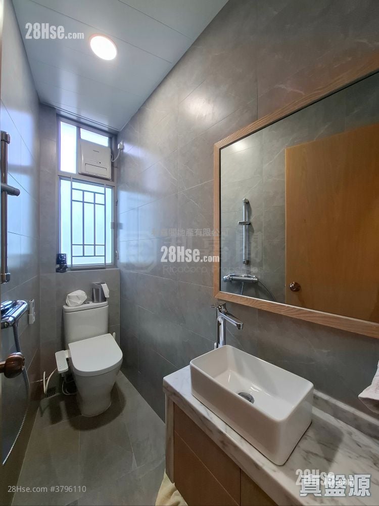 Tung Chung Crescent Sell 3 Bedrooms , 3 Bathrooms 1,202 ft²