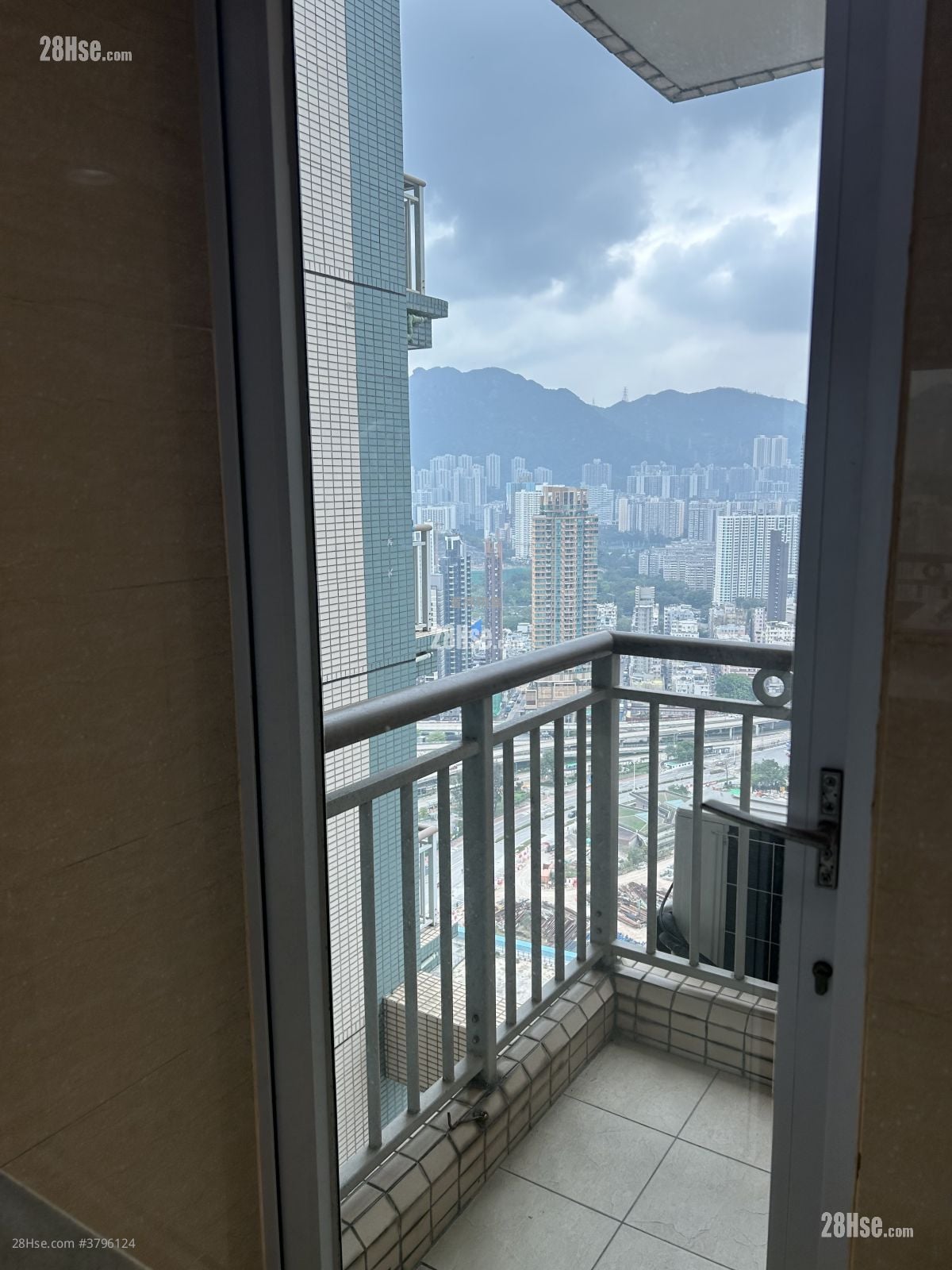 Sky Tower Rental 2 Bedrooms , 1 Bathroom 479 ft²