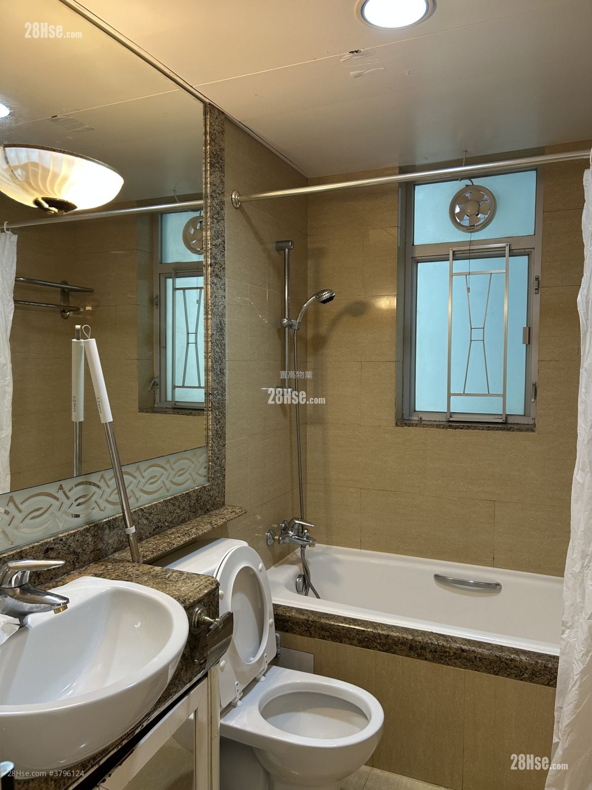 Sky Tower Rental 2 Bedrooms , 1 Bathroom 479 ft²