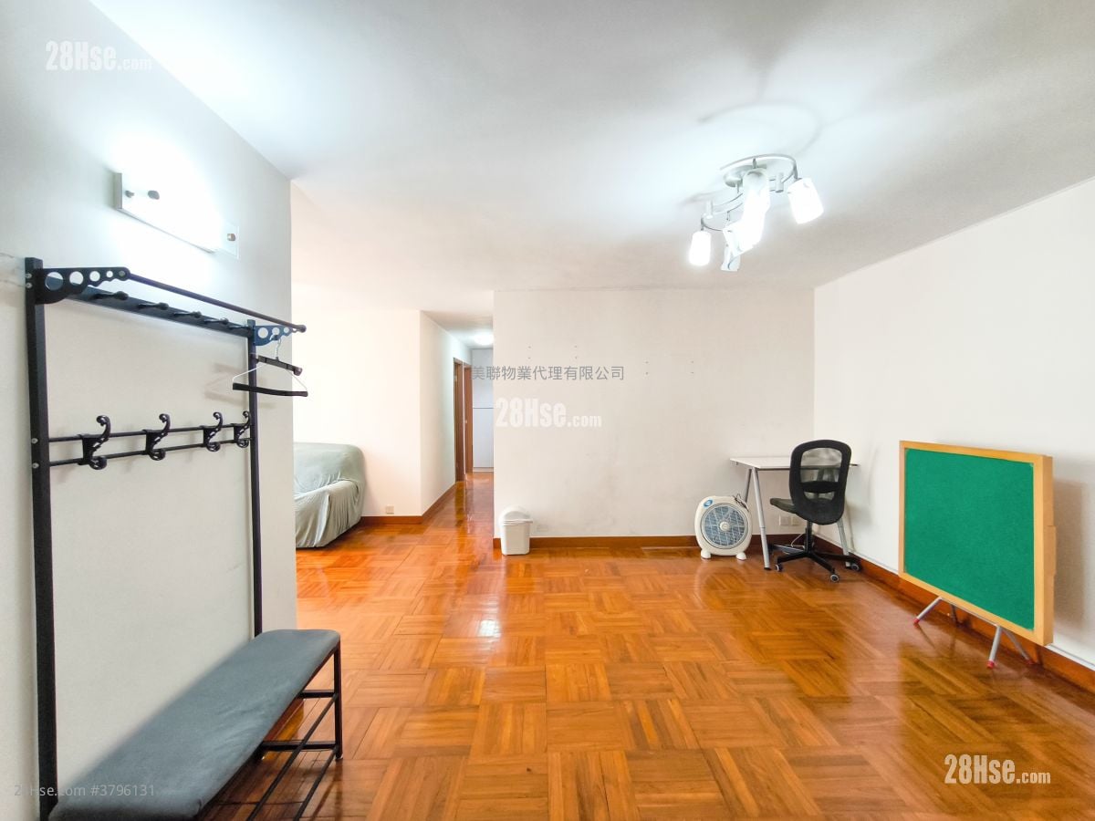 Mei Foo Sun Chuen Sell 3 Bedrooms , 2 Bathrooms 907 ft²