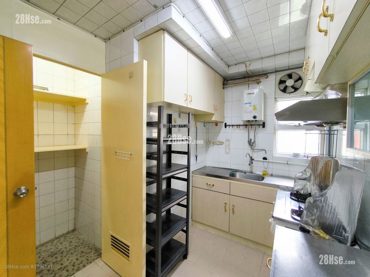 Mei Foo Sun Chuen Sell 3 Bedrooms , 2 Bathrooms 907 ft²