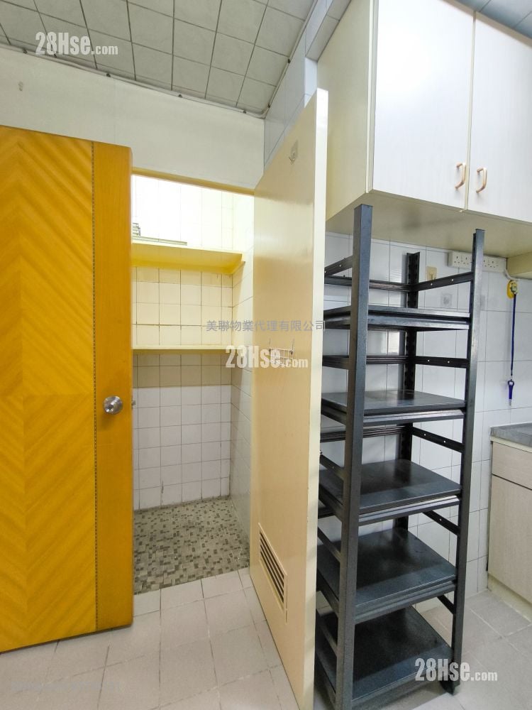 Mei Foo Sun Chuen Sell 3 Bedrooms , 2 Bathrooms 907 ft²