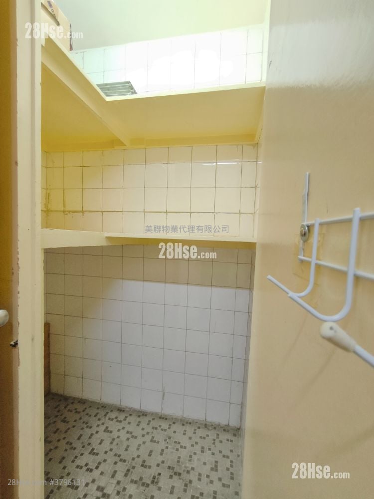 Mei Foo Sun Chuen Sell 3 Bedrooms , 2 Bathrooms 907 ft²