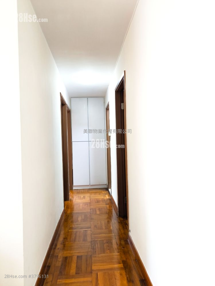 Mei Foo Sun Chuen Sell 3 Bedrooms , 2 Bathrooms 907 ft²