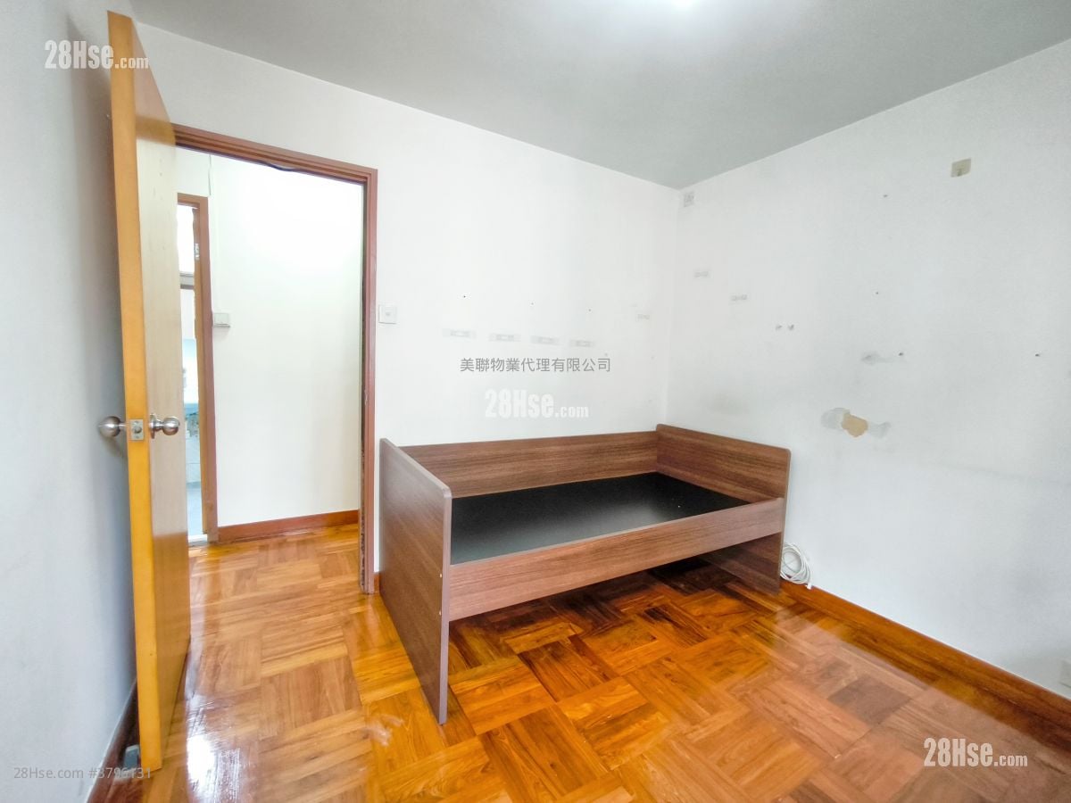 Mei Foo Sun Chuen Sell 3 Bedrooms , 2 Bathrooms 907 ft²