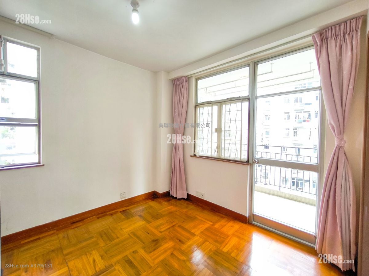 Mei Foo Sun Chuen Sell 3 Bedrooms , 2 Bathrooms 907 ft²