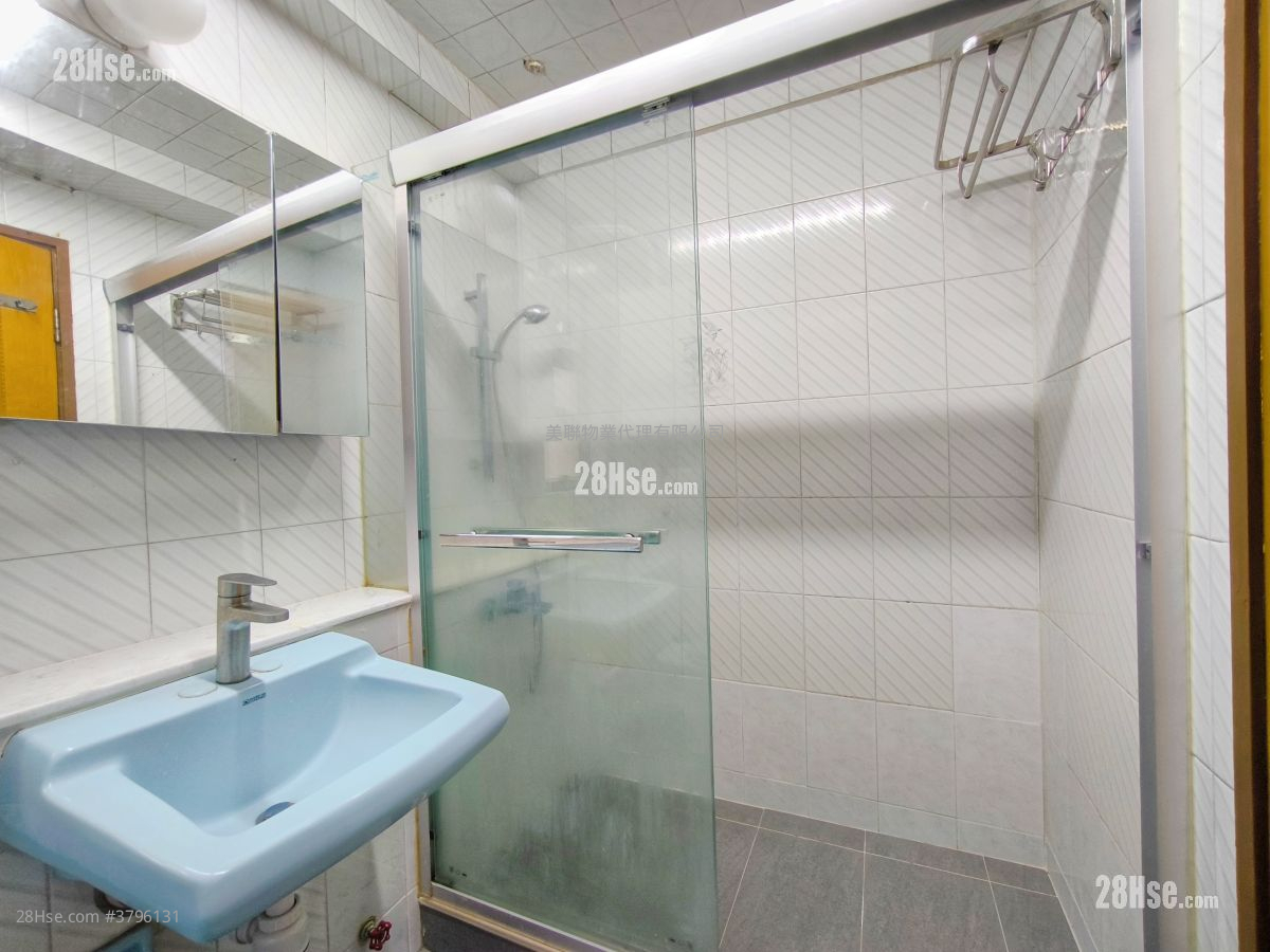 Mei Foo Sun Chuen Sell 3 Bedrooms , 2 Bathrooms 907 ft²