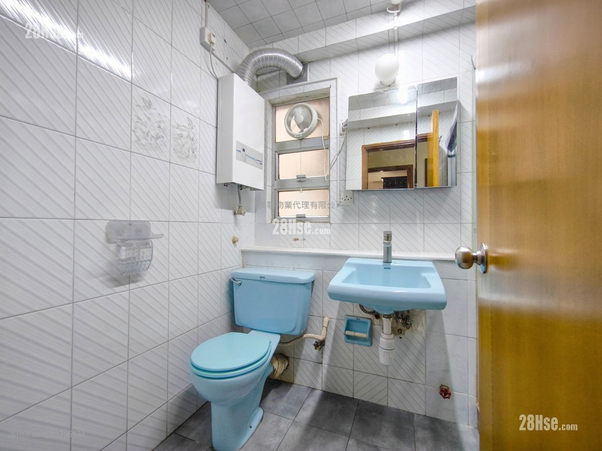 Mei Foo Sun Chuen Sell 3 Bedrooms , 2 Bathrooms 907 ft²