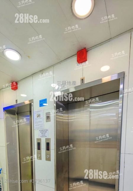 Golden Plaza Sell 3 Bedrooms , 1 Bathroom 301 ft²