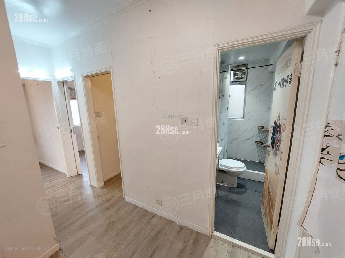 Golden Plaza Sell 3 Bedrooms , 1 Bathroom 301 ft²