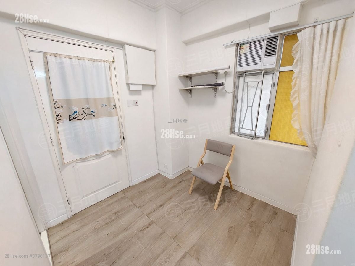 Golden Plaza Sell 3 Bedrooms , 1 Bathroom 301 ft²