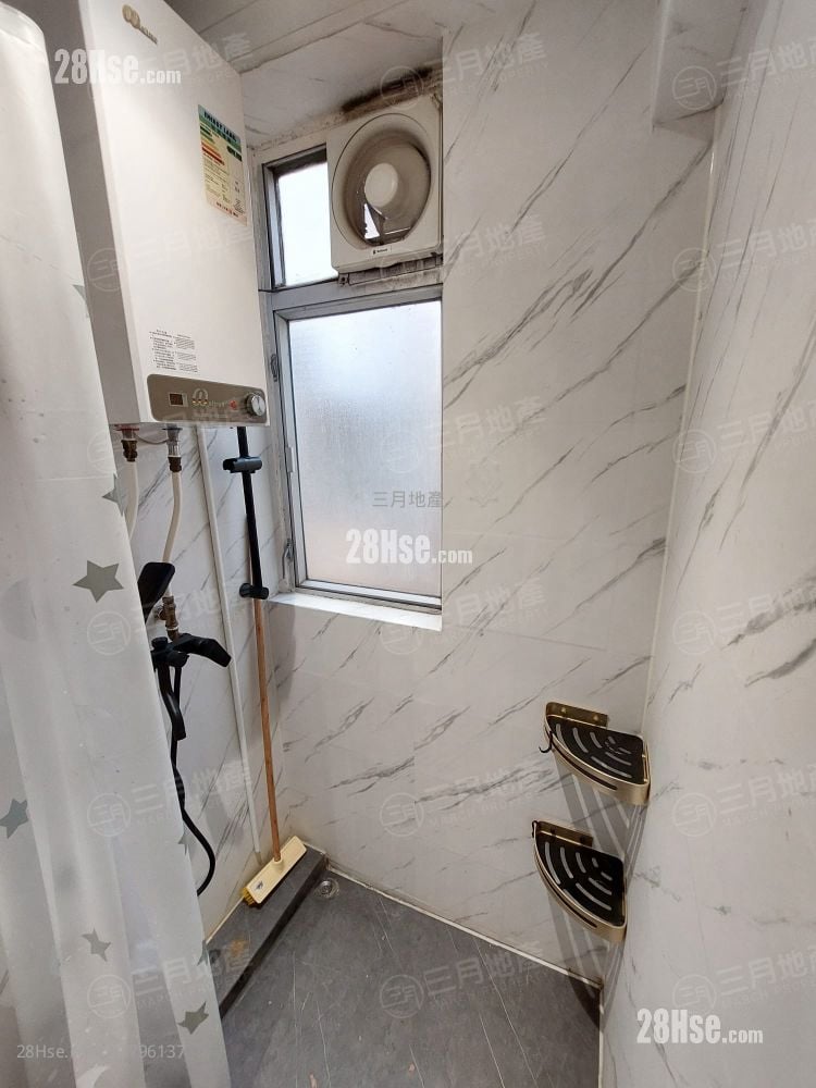 Golden Plaza Sell 3 Bedrooms , 1 Bathroom 301 ft²