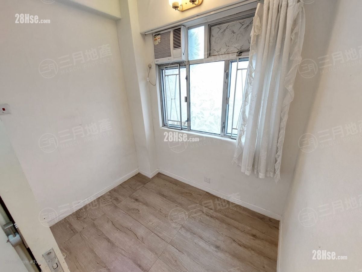 Golden Plaza Sell 3 Bedrooms , 1 Bathroom 301 ft²