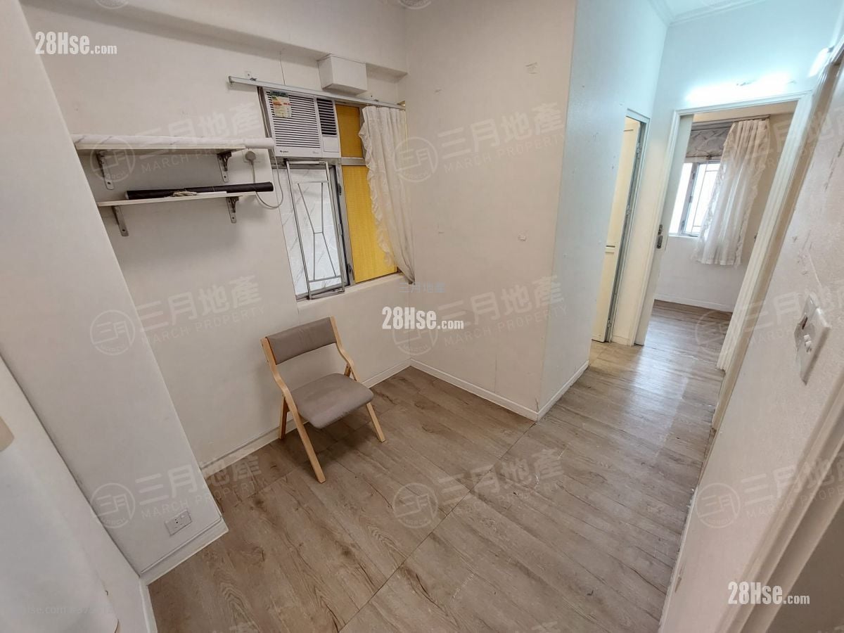 Golden Plaza Sell 3 Bedrooms , 1 Bathroom 301 ft²