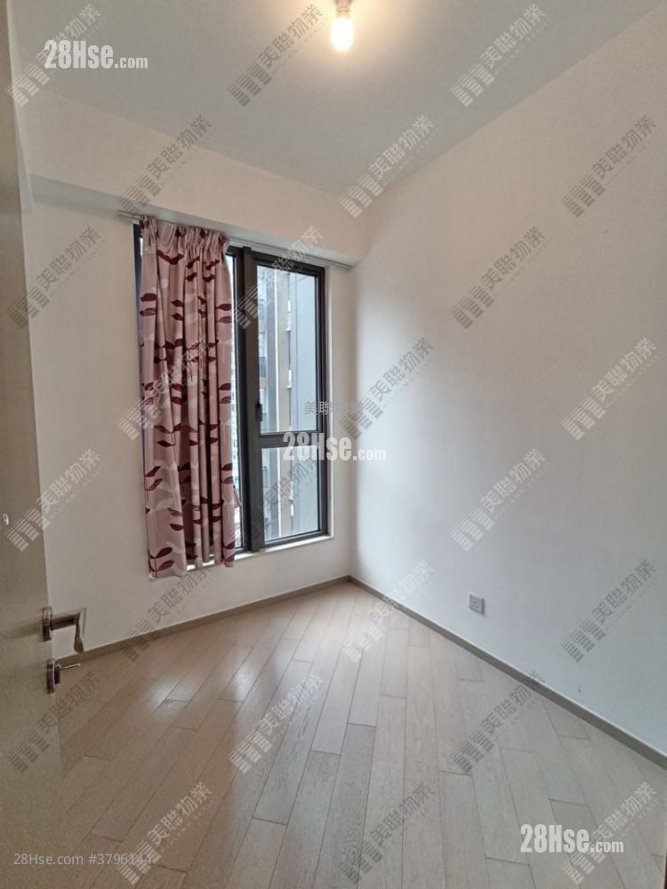 The Wings Rental 541 ft²