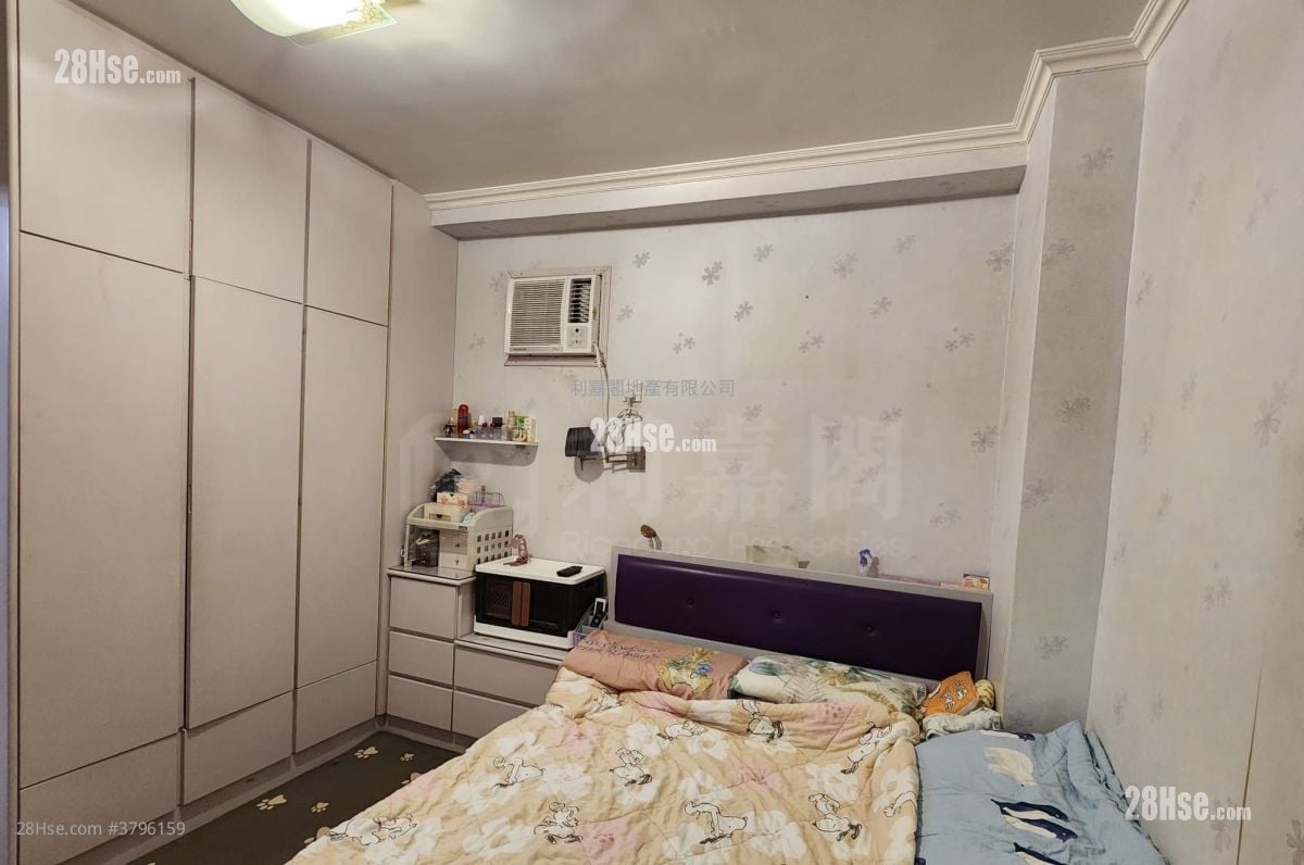 Mei Foo Sun Chuen Sell 3 Bedrooms , 1 Bathroom 653 ft²