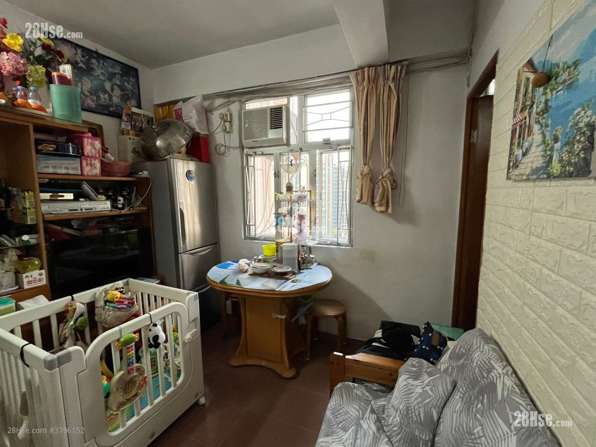 Yik Hon Building Sell 2 Bedrooms , 1 Bathroom 315 ft²