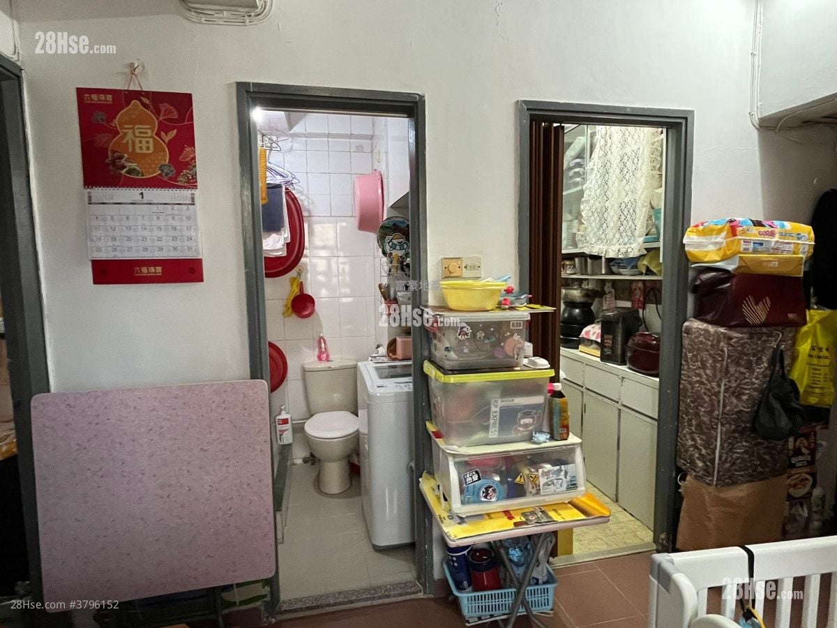 Yik Hon Building Sell 2 Bedrooms , 1 Bathroom 315 ft²