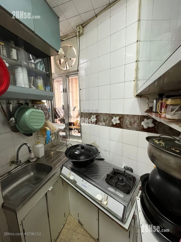 Yik Hon Building Sell 2 Bedrooms , 1 Bathroom 315 ft²