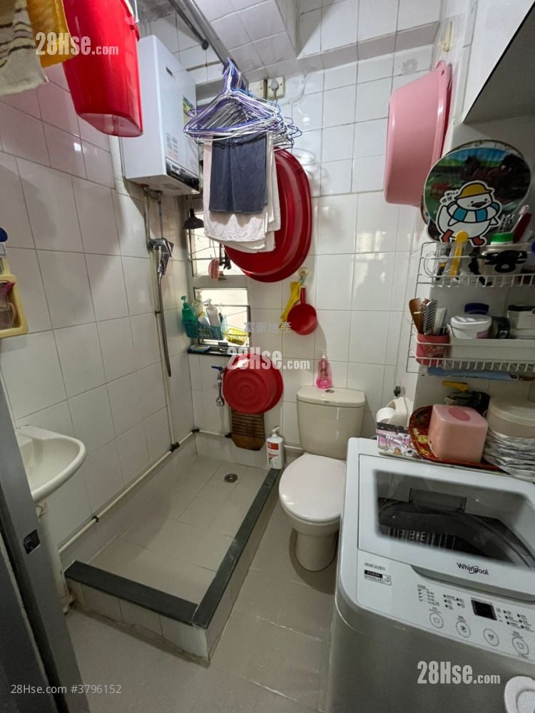 Yik Hon Building Sell 2 Bedrooms , 1 Bathroom 315 ft²