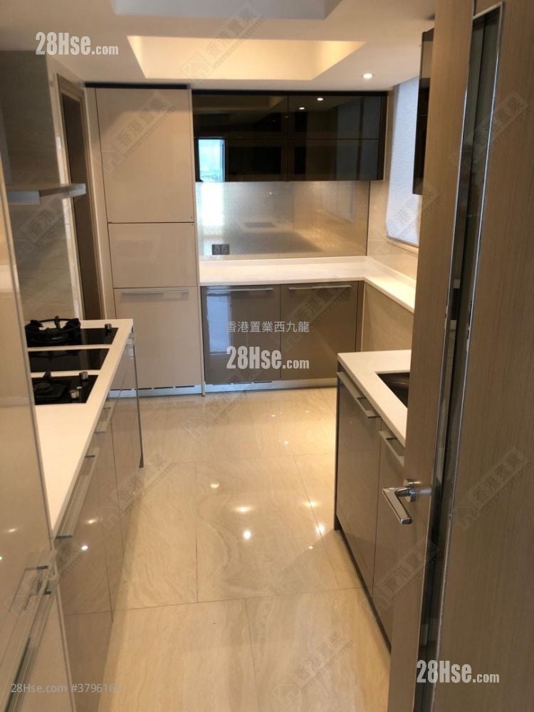 Cullinan West Sell 4 Bedrooms 1,214 ft²