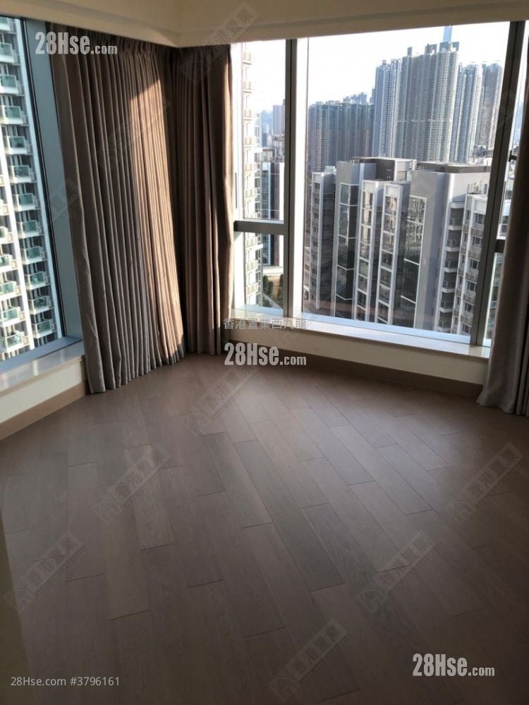 Cullinan West Sell 4 Bedrooms 1,214 ft²