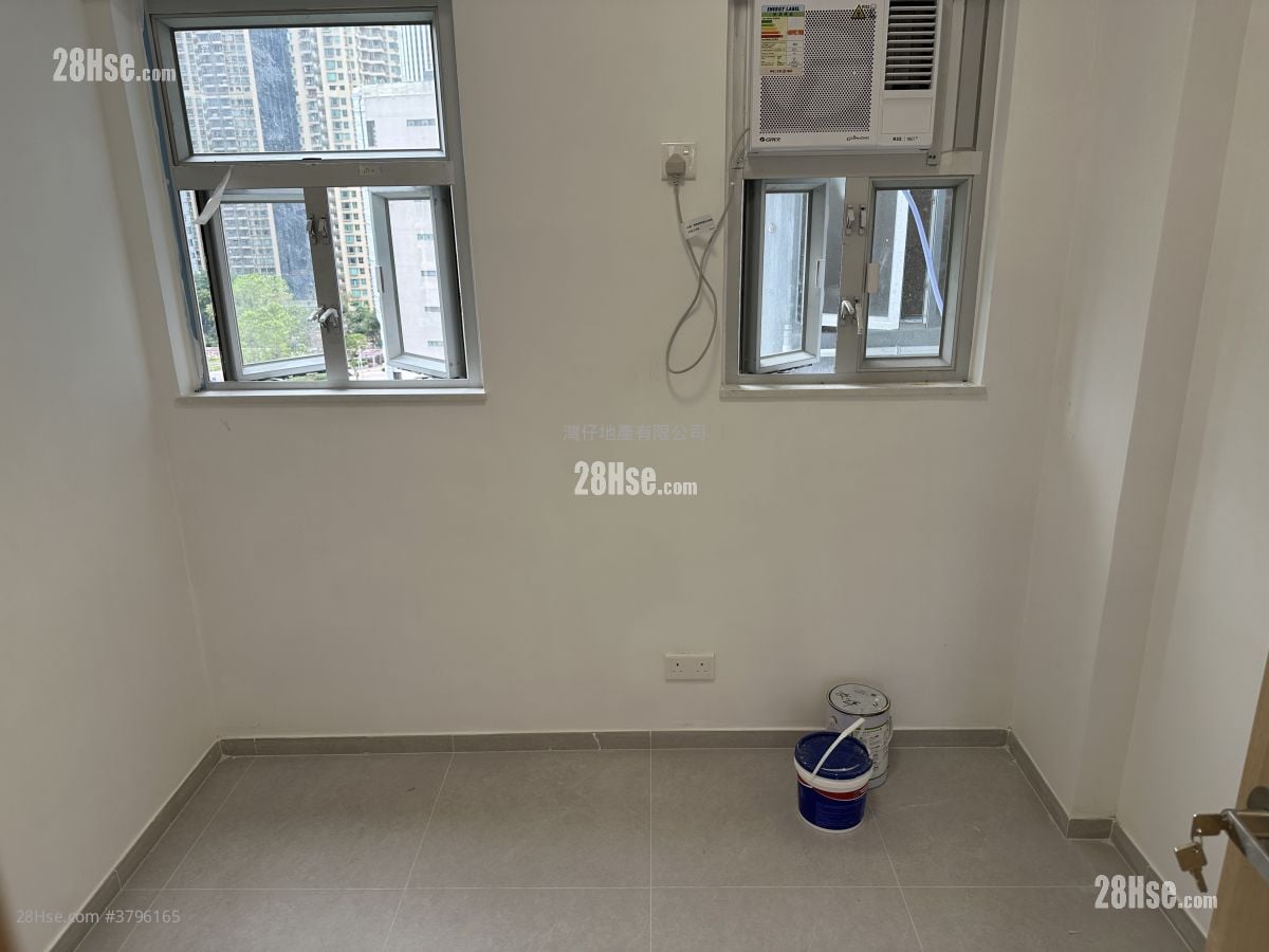 Wah To Building Sell 3 Bedrooms , 1 Bathroom