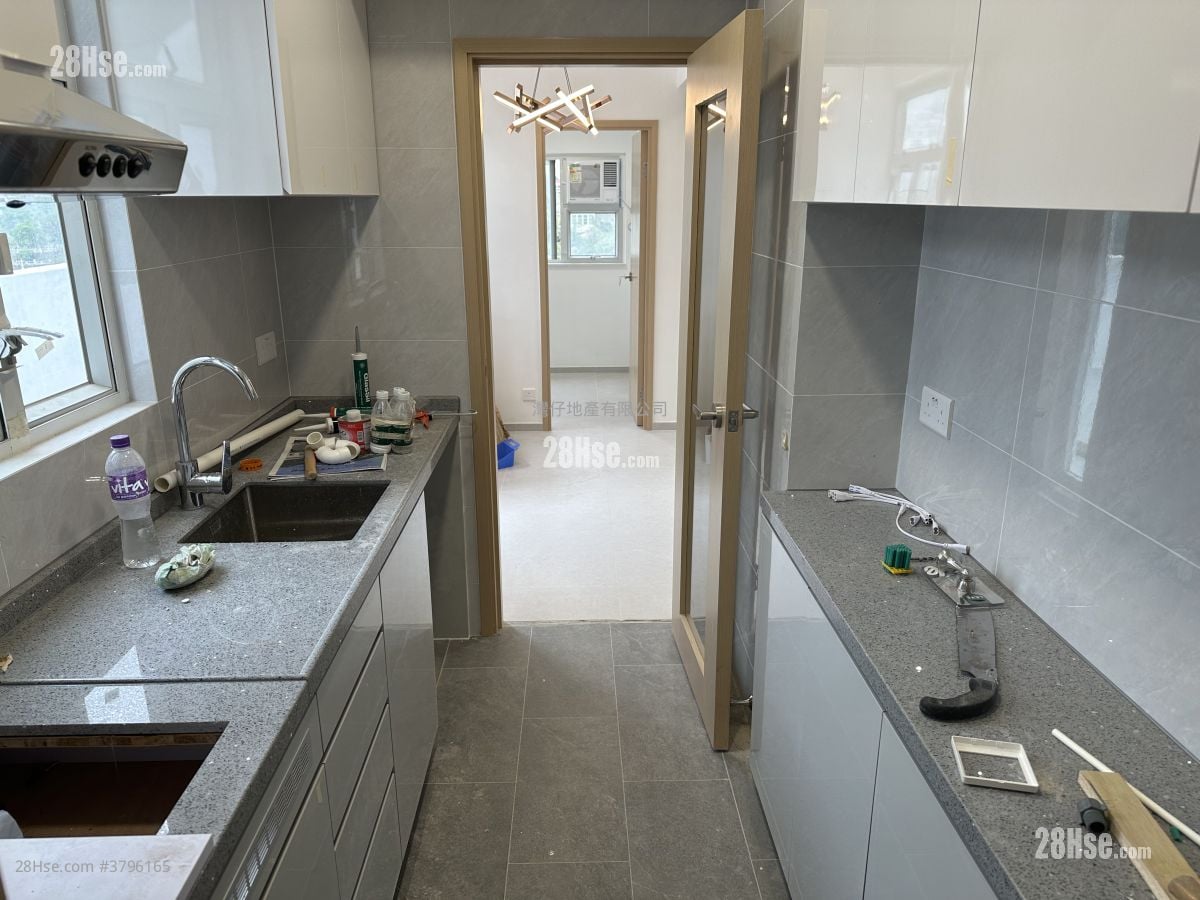 Wah To Building Sell 3 Bedrooms , 1 Bathroom