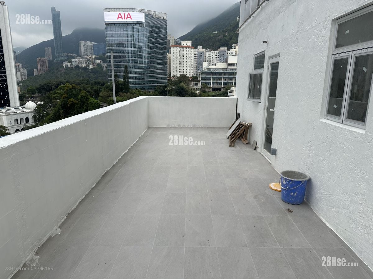 Wah To Building Sell 3 Bedrooms , 1 Bathroom