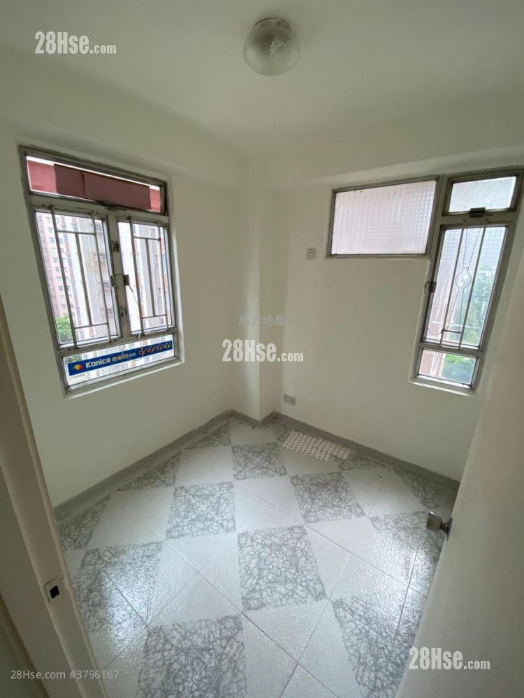 Carado Garden Sell 3 Bedrooms , 1 Bathroom 593 ft²