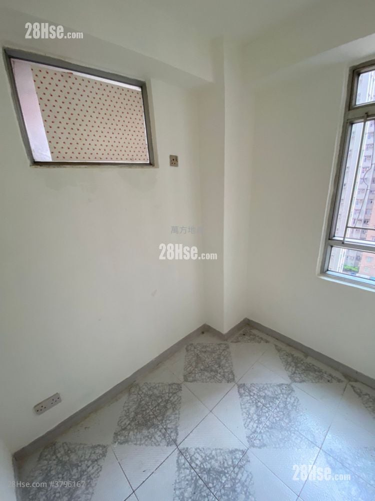 Carado Garden Sell 3 Bedrooms , 1 Bathroom 593 ft²