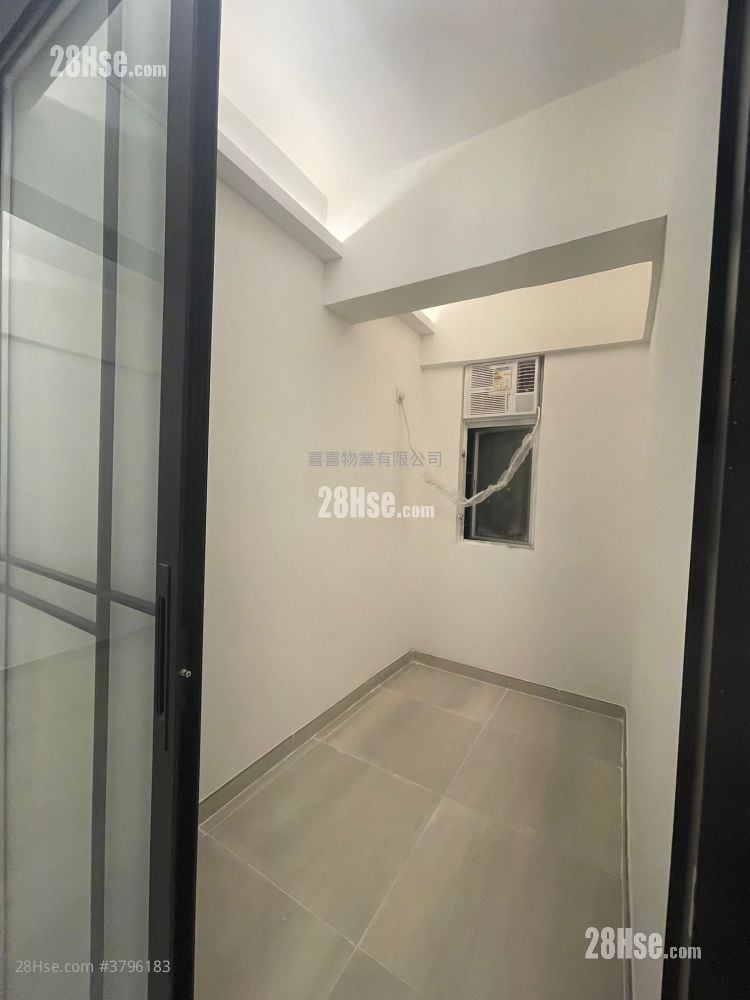 单幢楼房 租盘 2 房 , 1 浴室 300 平方尺