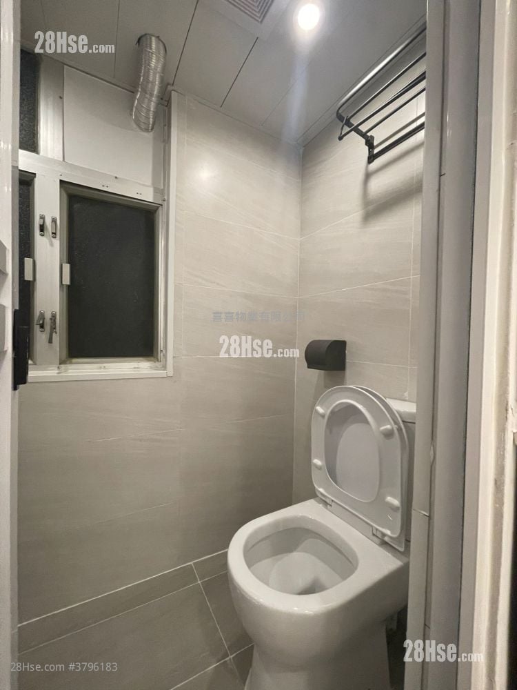 单幢楼房 租盘 2 房 , 1 浴室 300 平方尺