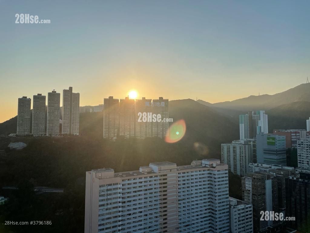 Yuk Wo Court Sell 2 Bedrooms , 1 Bathroom 295 ft²