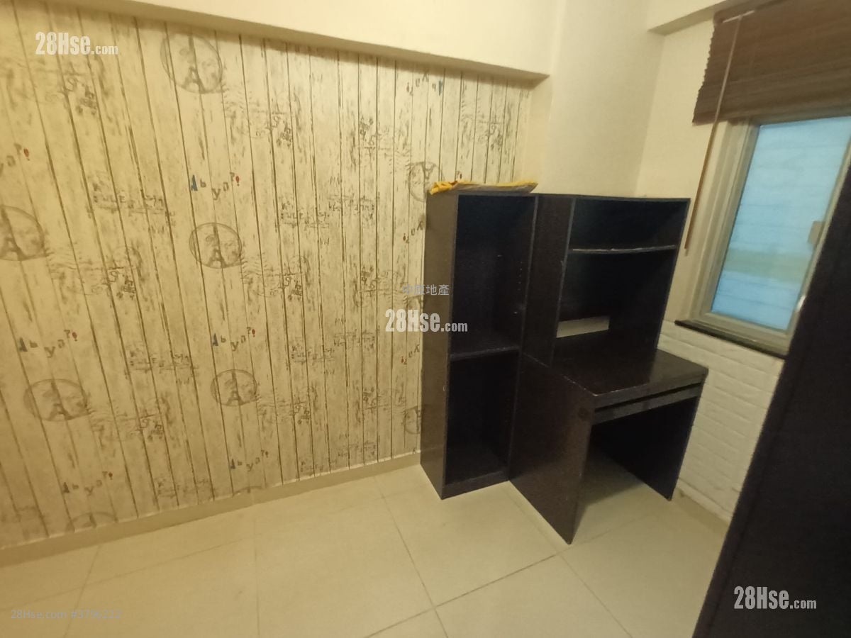 On Lok Building Sell 1 Bedroom 336 ft²