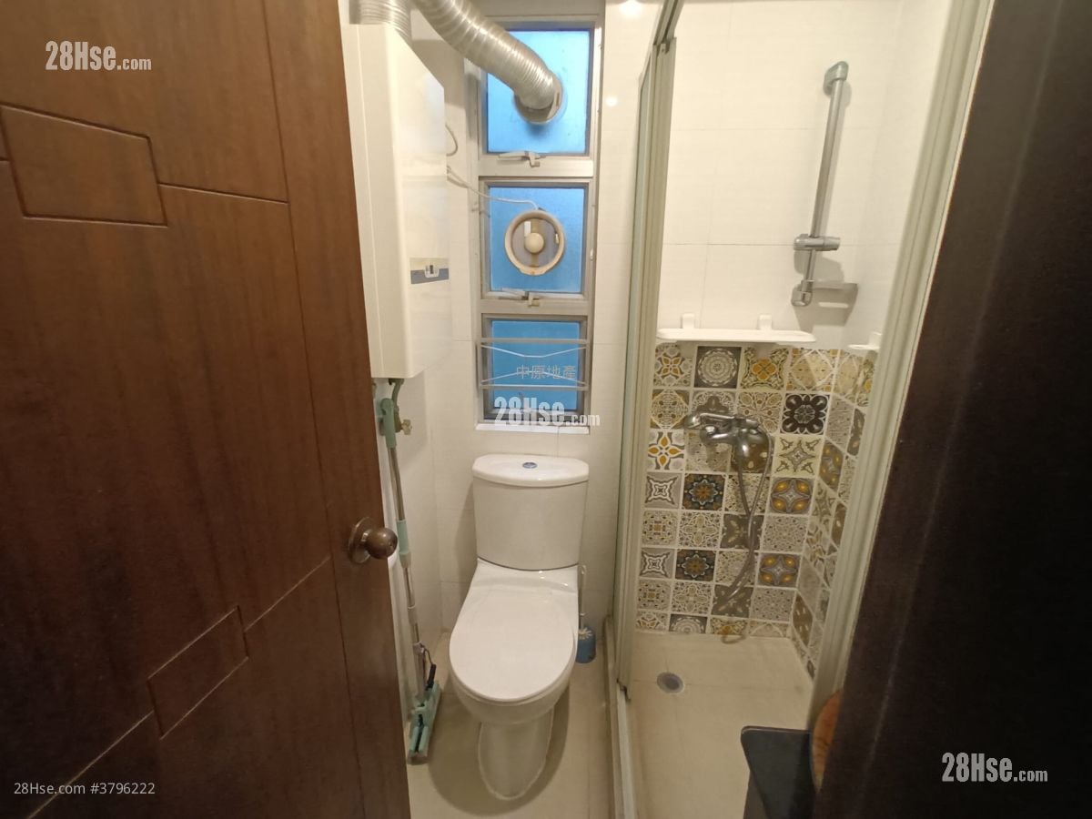 On Lok Building Sell 1 Bedroom 336 ft²