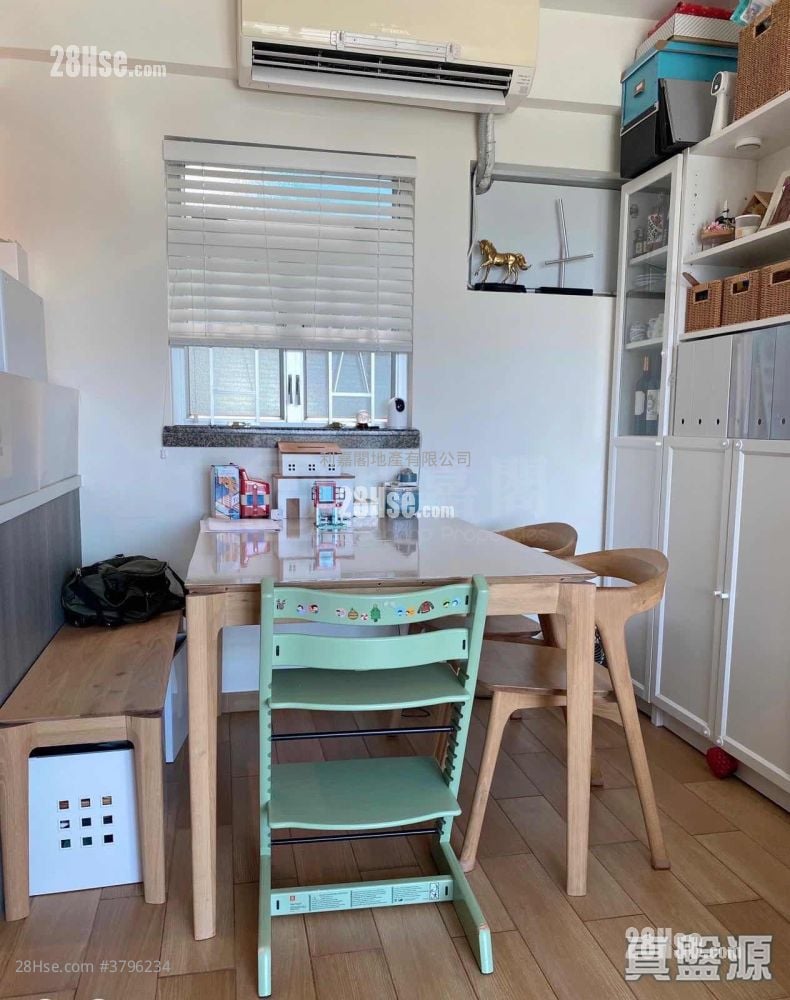 The Metro City Sell 3 Bedrooms , 2 Bathrooms 526 ft²