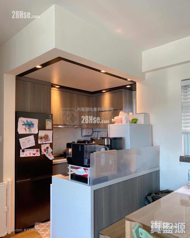 The Metro City Sell 3 Bedrooms , 2 Bathrooms 526 ft²