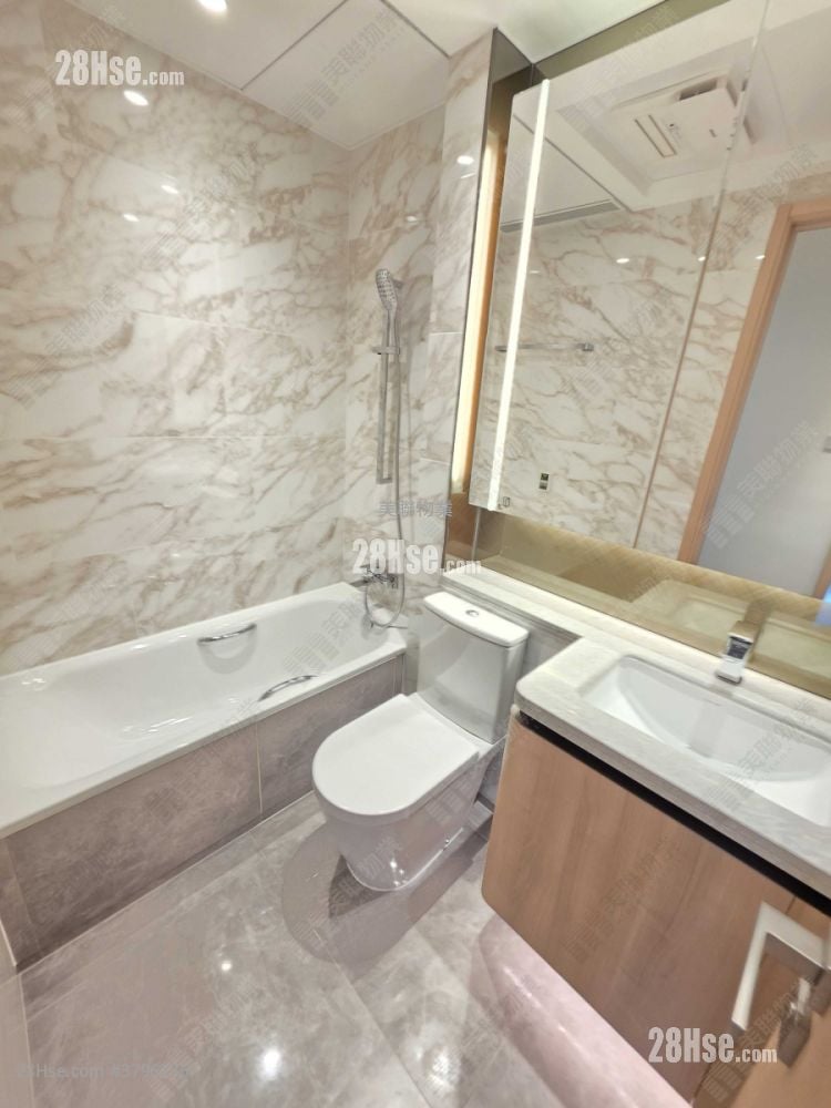 bathroom: Grand Mayfair  Sell 3 Bedrooms , 2 Bathrooms 668 ft²
