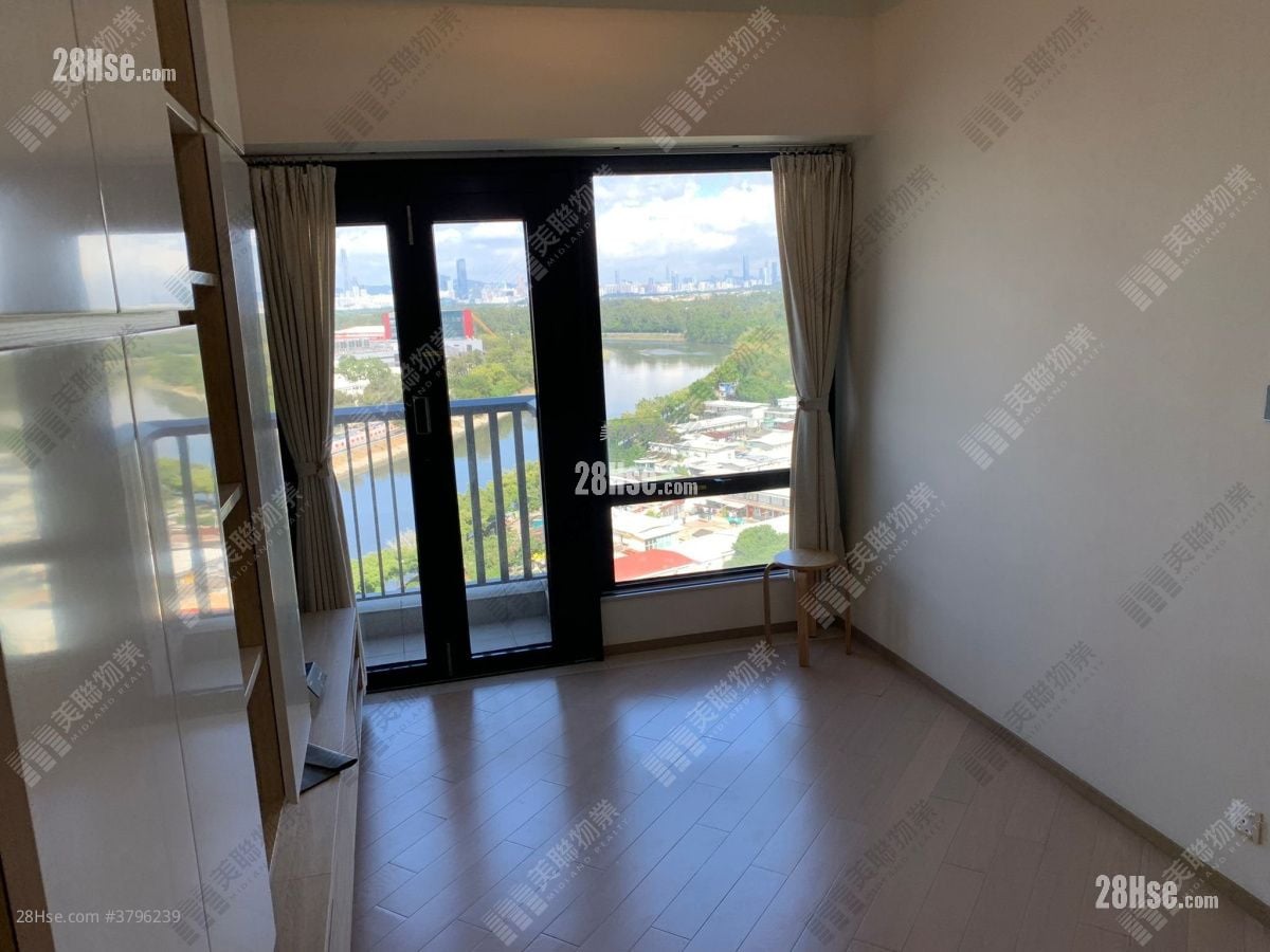 living room: Twin Regency Sell 2 Bedrooms , 1 Bathroom 454 ft²