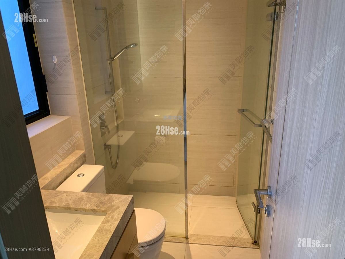 bathroom: Twin Regency Sell 2 Bedrooms , 1 Bathroom 454 ft²