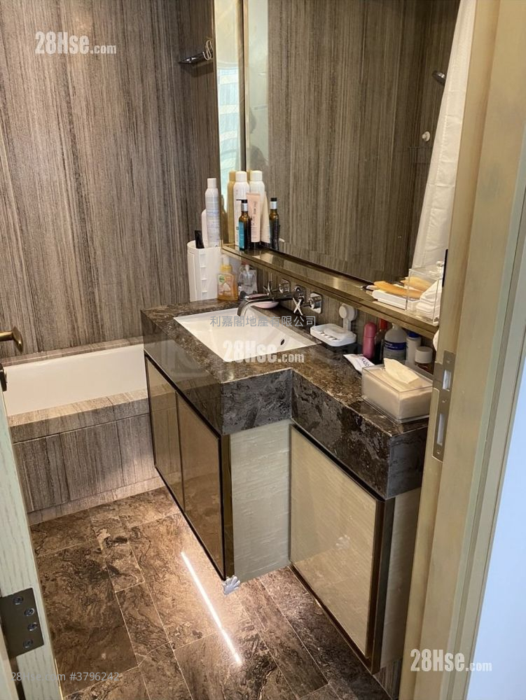 维港颂 售盘 3 房 , 2 浴室 881 平方尺