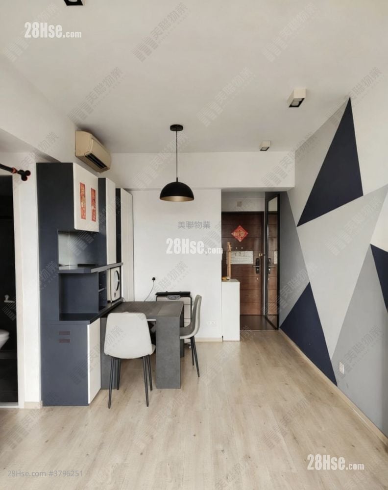 厅: 翘翠峰 售盘 2 房 , 1 浴室 580 平方尺