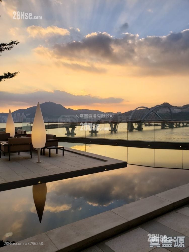 Sea To Sky Sell 3 Bedrooms , 2 Bathrooms 745 ft²