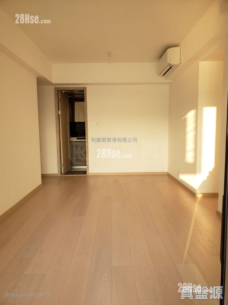 Sea To Sky Sell 3 Bedrooms , 2 Bathrooms 745 ft²