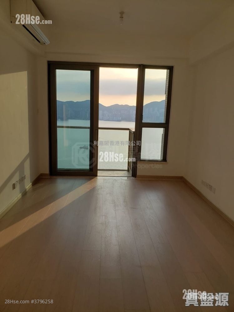 Sea To Sky Sell 3 Bedrooms , 2 Bathrooms 745 ft²