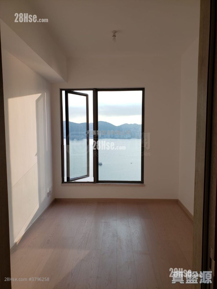 Sea To Sky Sell 3 Bedrooms , 2 Bathrooms 745 ft²