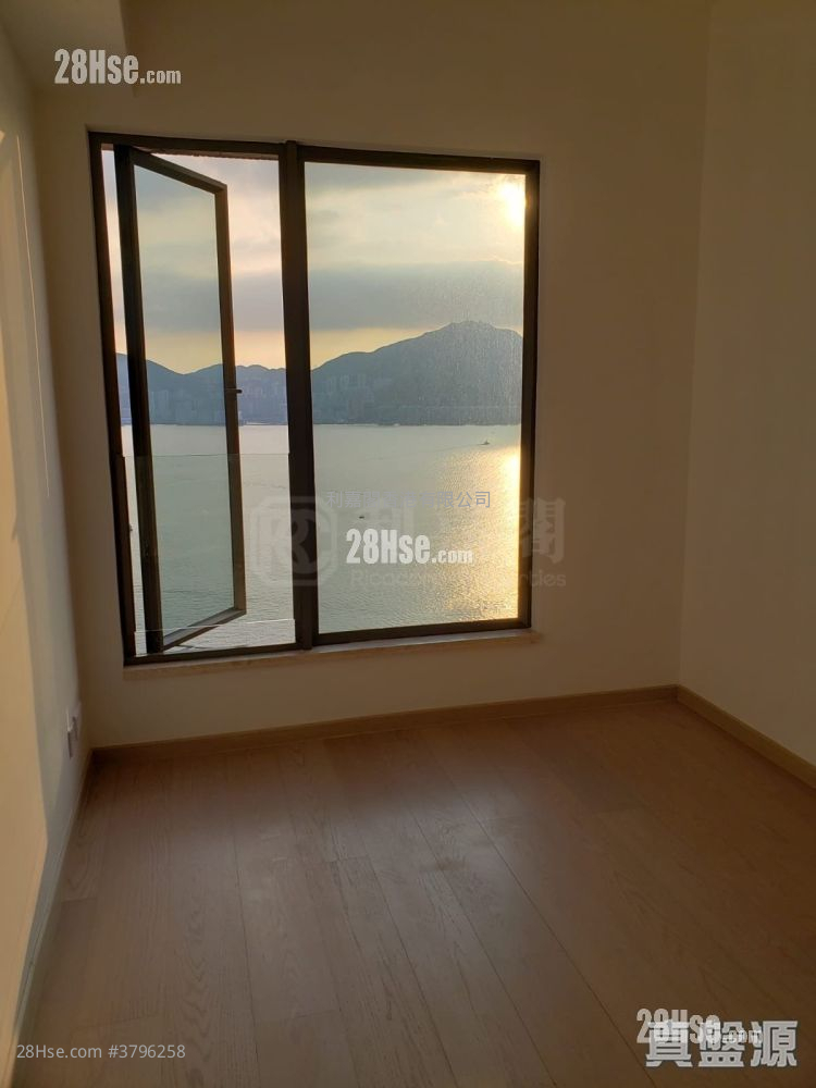 Sea To Sky Sell 3 Bedrooms , 2 Bathrooms 745 ft²
